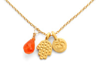 Hamsa, Om og Karneol